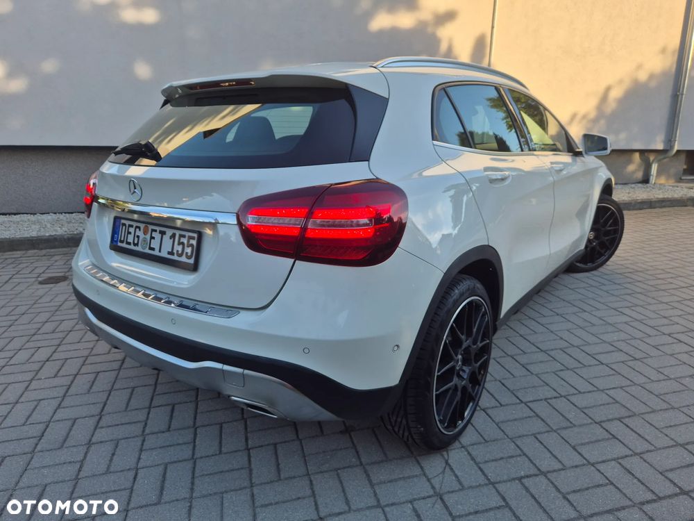 Mercedes-Benz GLA 200 UrbanStyle Edition - 3