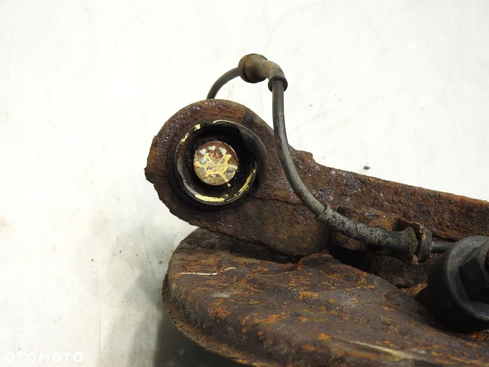 ZWROTNICA PIASTA PRAWY TYŁ LAND ROVER DISCOVERY III 2.7 V6 - 6