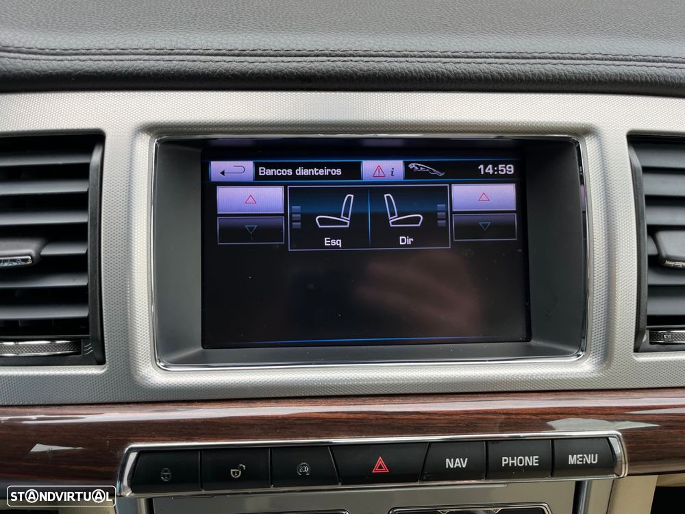 Jaguar XF 2.2 D Luxury - 48