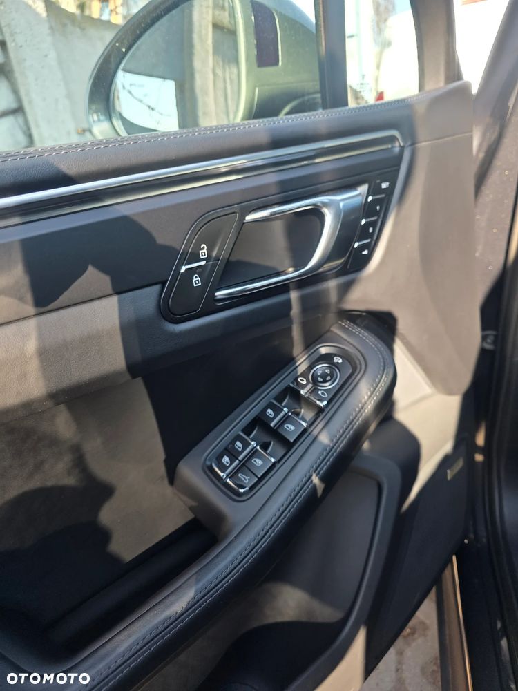 Porsche Macan T - 11
