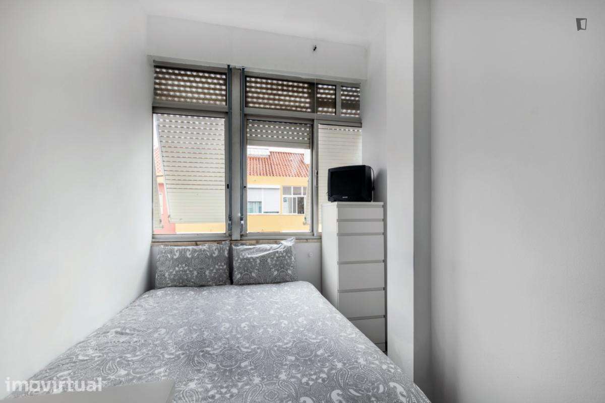 Quarto - localizado em Amadora Lisbon - Grande imagem: 2/16