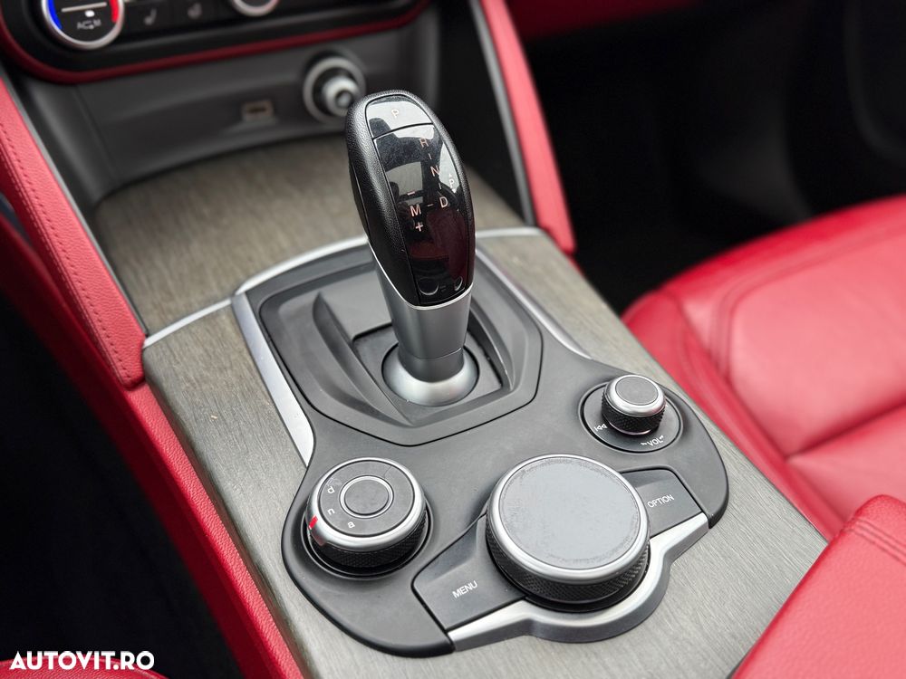 Alfa Romeo Stelvio 2.0 Turbo AWD AT8 Ti - 9