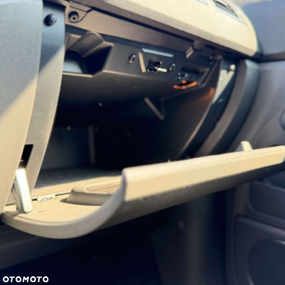 Ford Kuga - 32