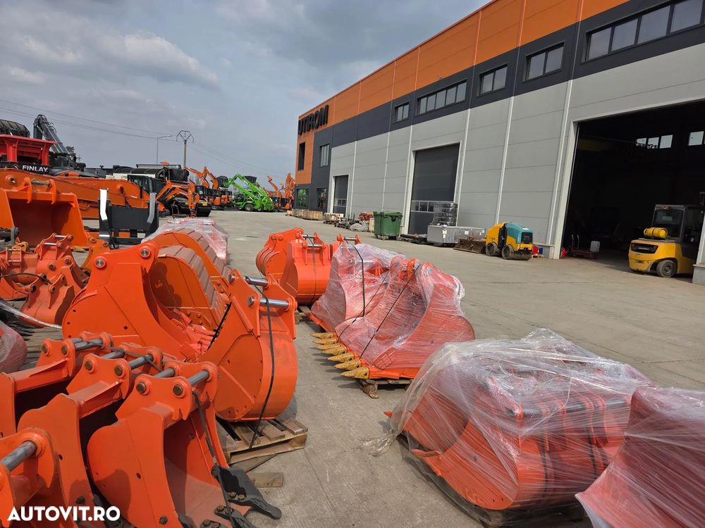 Hitachi ZX85, 2023, 2.314h, MASA OPERATIONALA 9,3tone, senile cauciuc pad, CUPLA RAPIDA HIDRAULICA si 3 cupe NOI, latime 2,2m, ad sapare 5m, inst picon pe brate, Aer cond, camera spate, posibil leasing 4 ani, CA NOU-PROMOTIE 63900 EUR+tva - 5