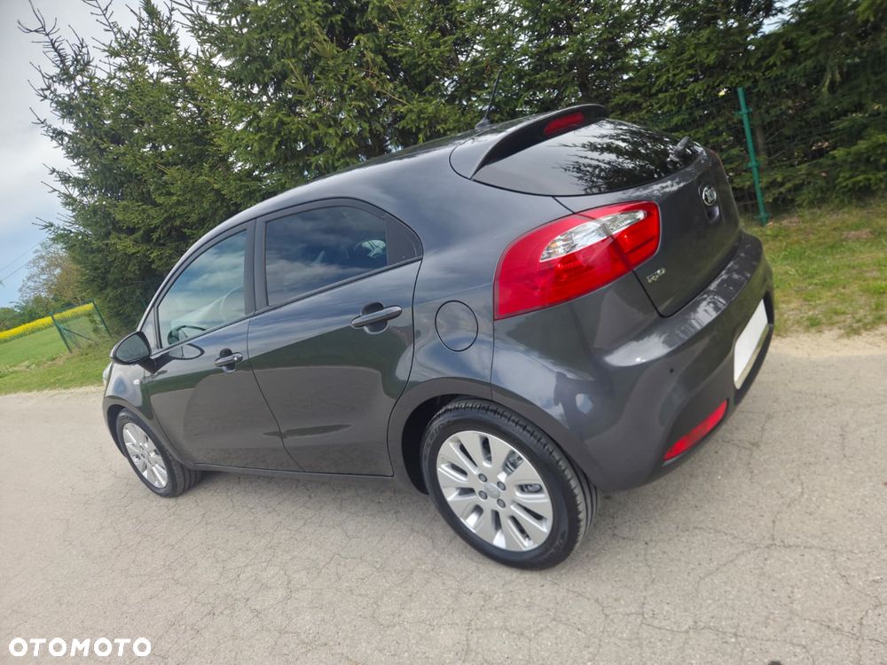 Kia Rio 1.2 L - 8