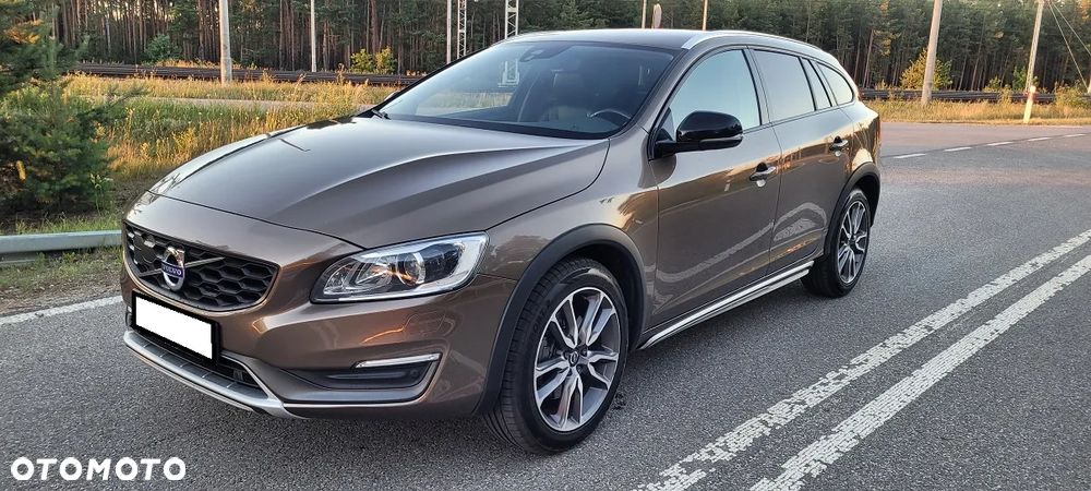 Volvo V60 Cross Country - 1