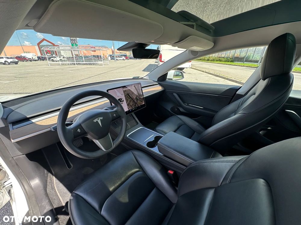 Tesla Model 3 - 10