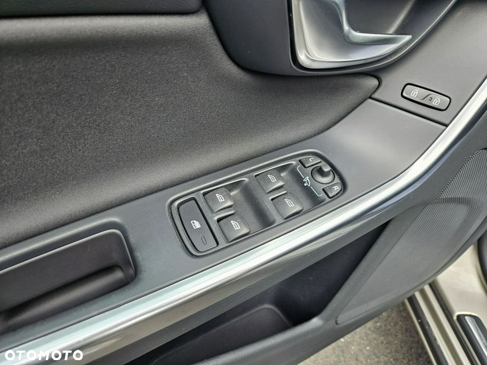 Volvo V60 D4 Momentum - 15
