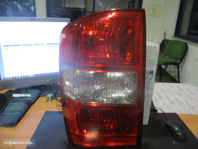 Farol Tras Stop2638 KIA CARNIVAL 2 2009 2.9 CRDI 185CV 5P CINZA ESQ - 3