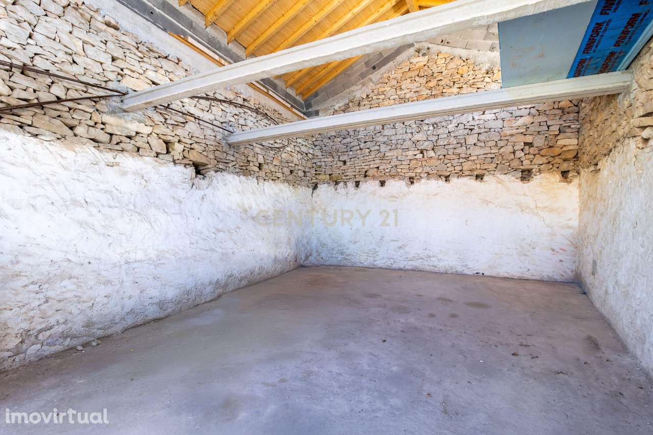 Armazém em Pedra com Projeto de Conversão para Habitação – Casais Vent - Grande imagem: 4/25