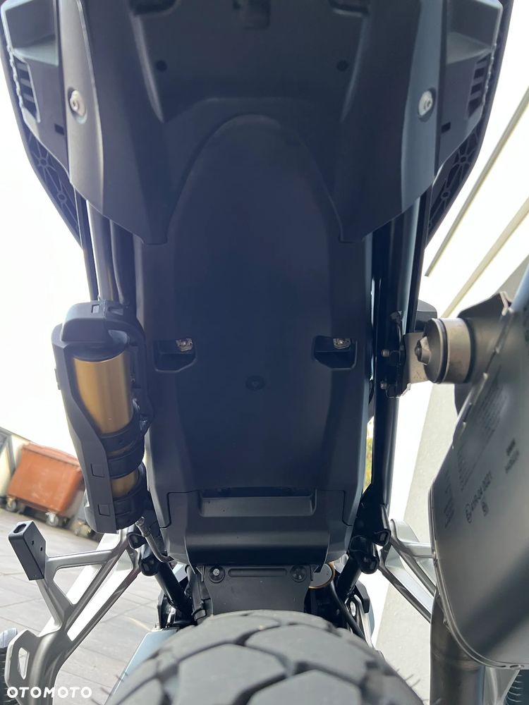 BMW F - 22