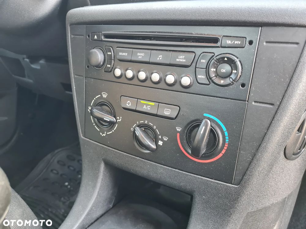 Citroën C4 1.4 16V Style - 24