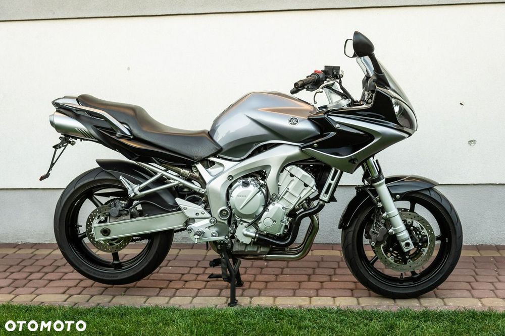 Yamaha FZ - 2