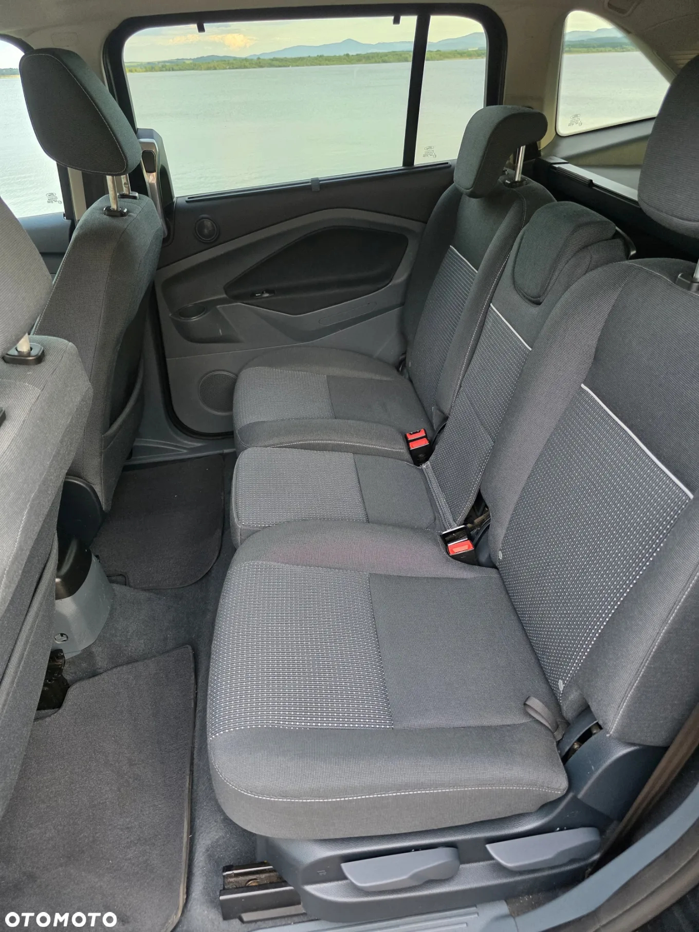 Ford Grand C-MAX 1.6 TDCi Start-Stop-System Champions Edition - 8