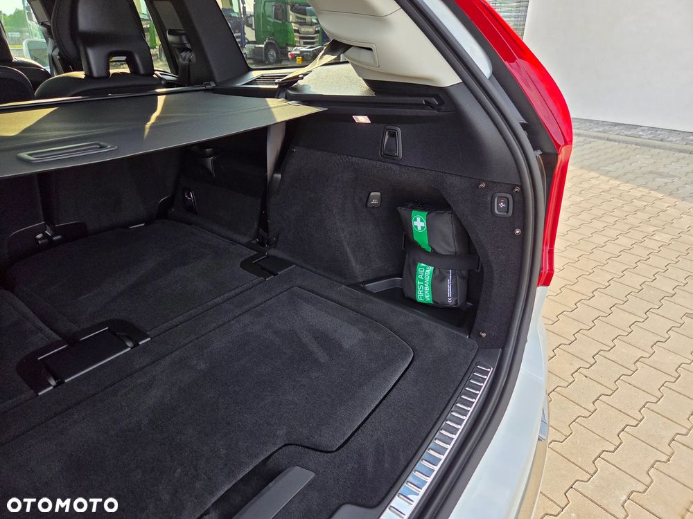 Volvo XC 90 B5 D AWD Plus Bright - 38