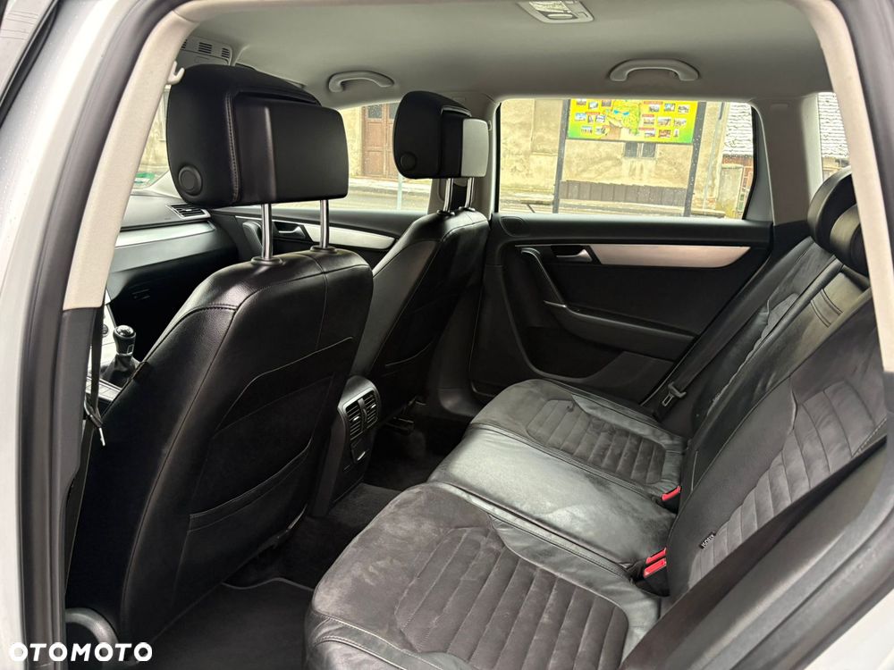 Volkswagen Passat 2.0 TDI 4Motion BlueMotion Technol Highline - 13