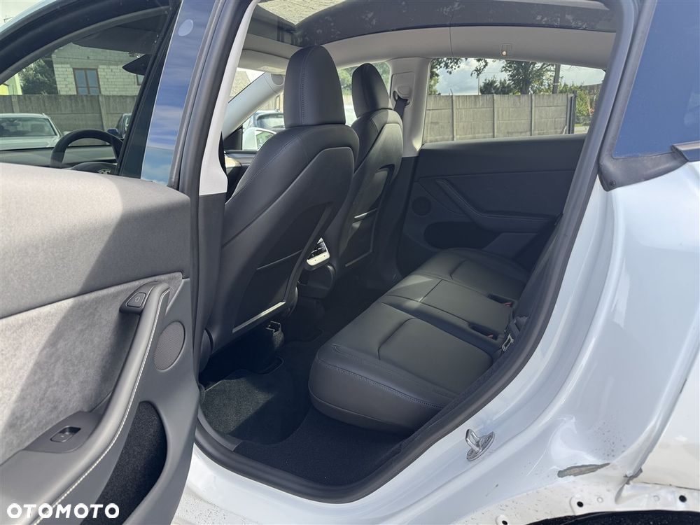 Tesla Model Y - 23