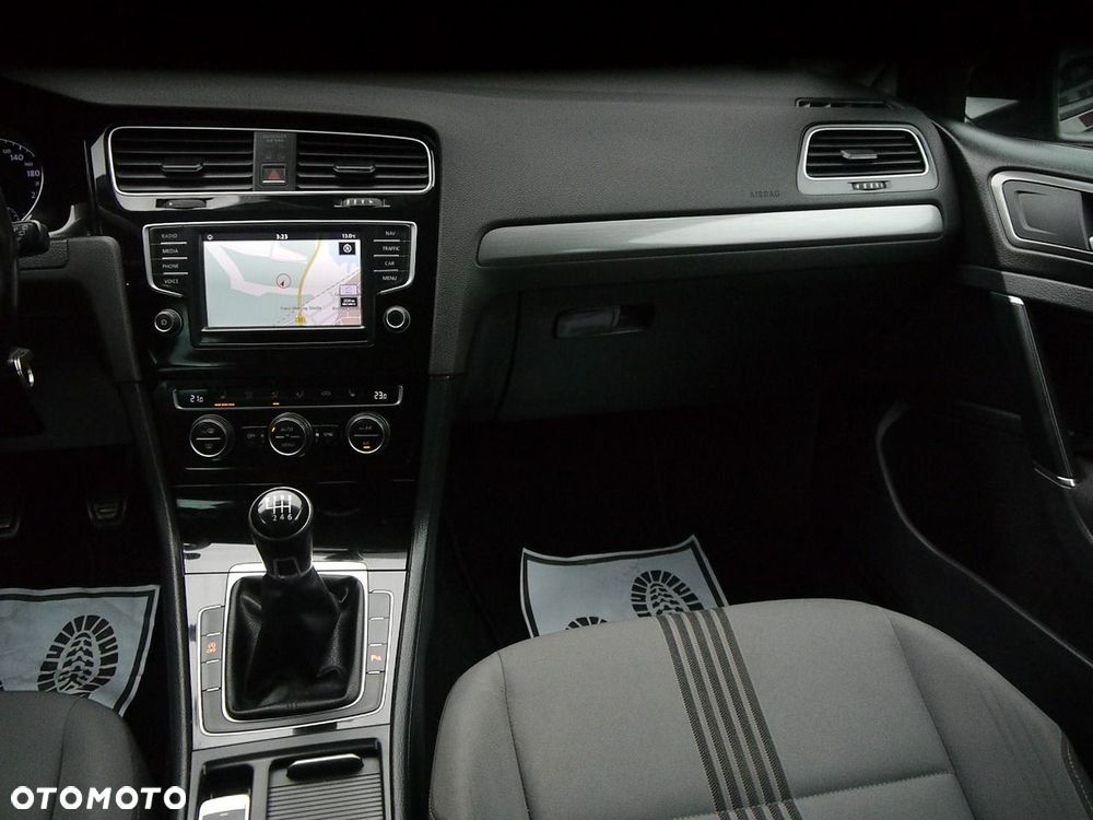 Volkswagen Golf - 23