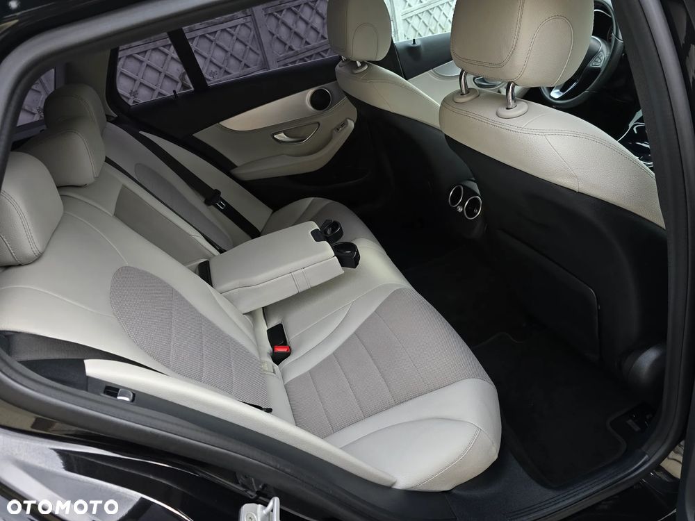 Mercedes-Benz Klasa C 250 (BlueTEC) d T 7G-TRONIC AMG Line - 22