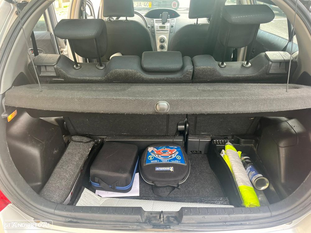 Toyota Yaris 1.0 VVT-i - 21