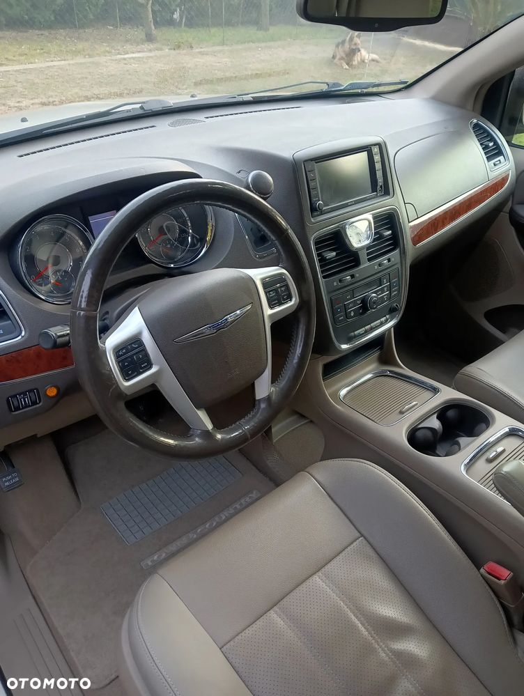 Chrysler Town & Country 3.6 Limited - 17