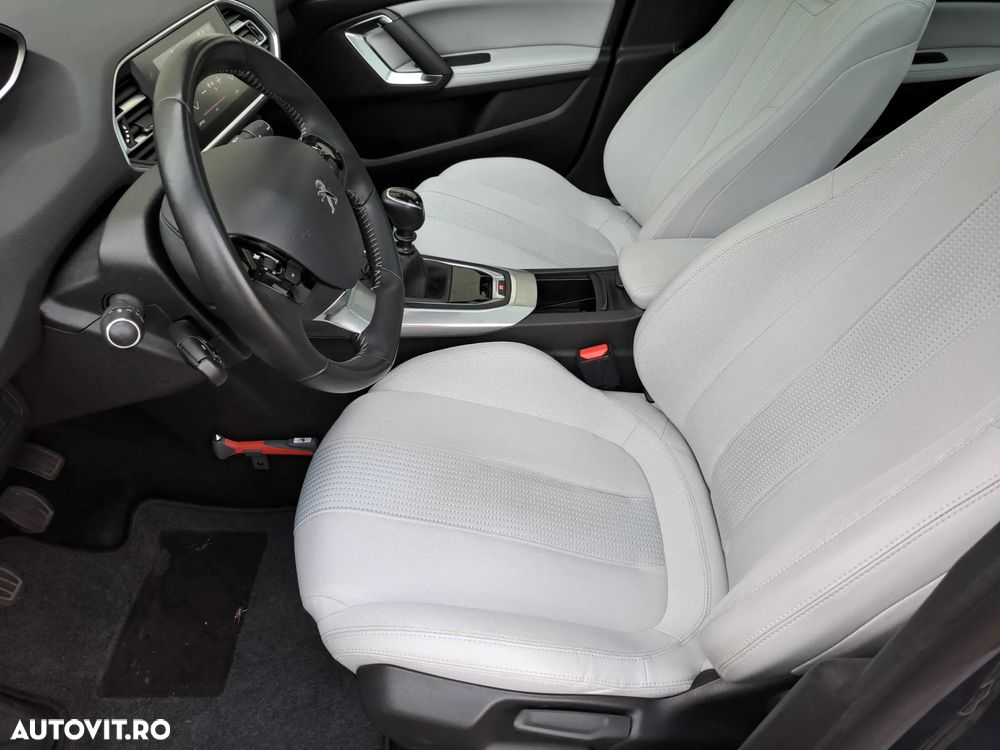 Peugeot 308 BlueHDi 130 Stop & Start Allure Business-Paket - 4