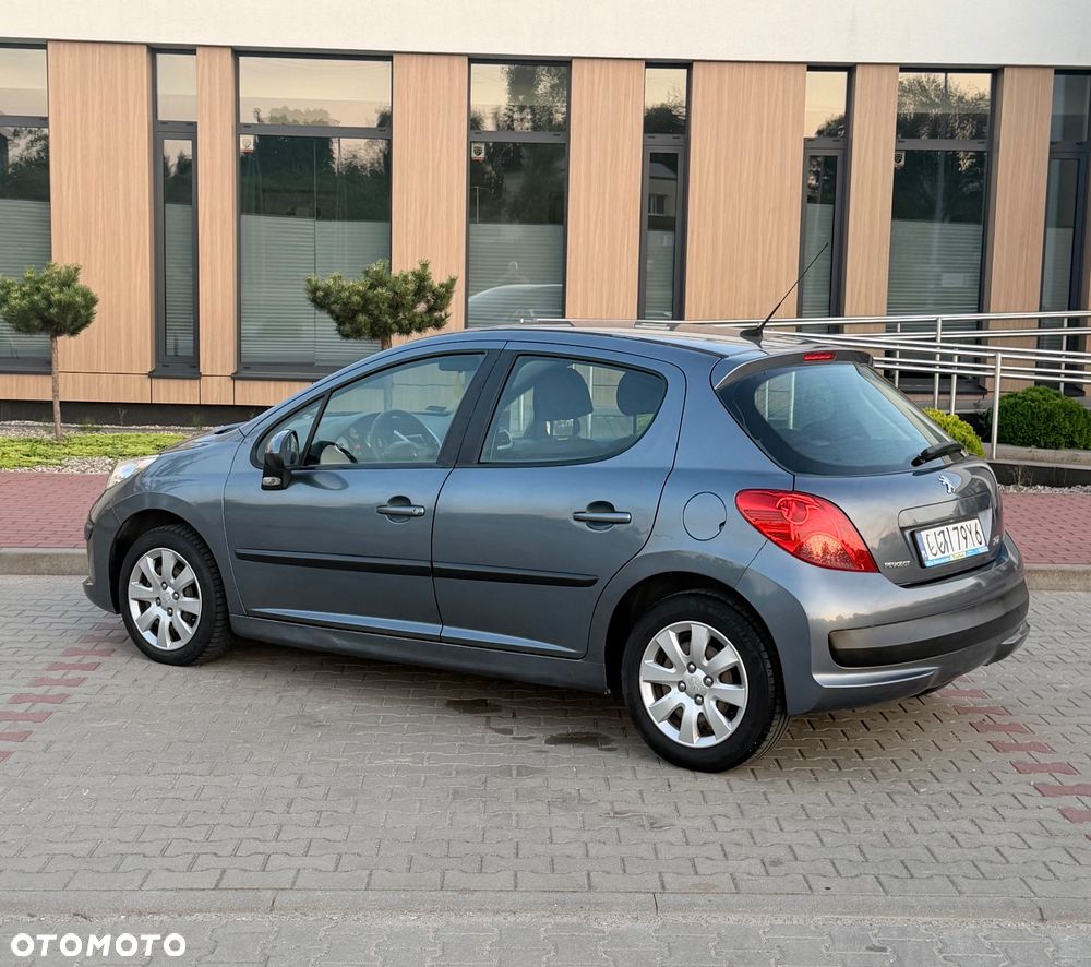 Peugeot 207 - 13