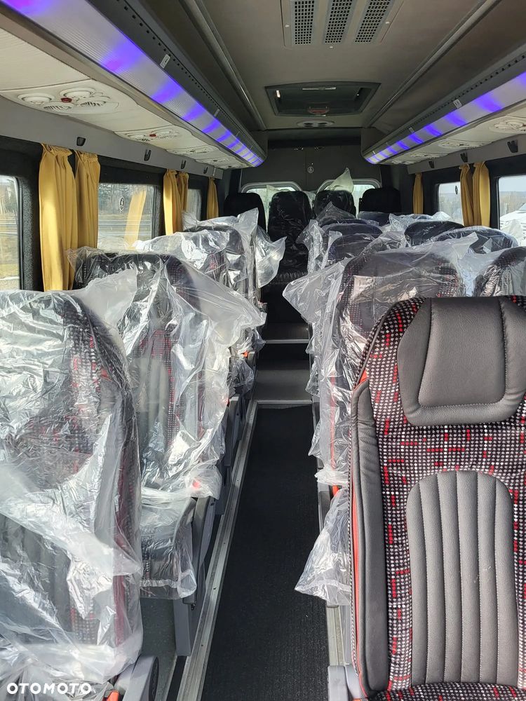Volkswagen Crafter 24 - miejsca + 3 stojące - 15