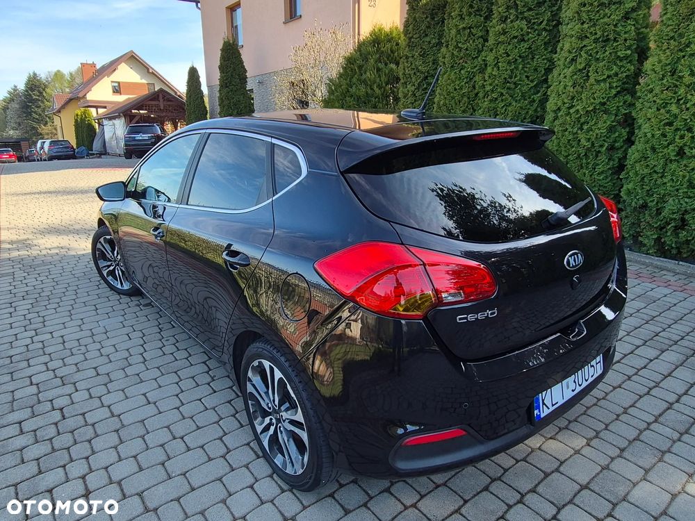 Kia Ceed - 10