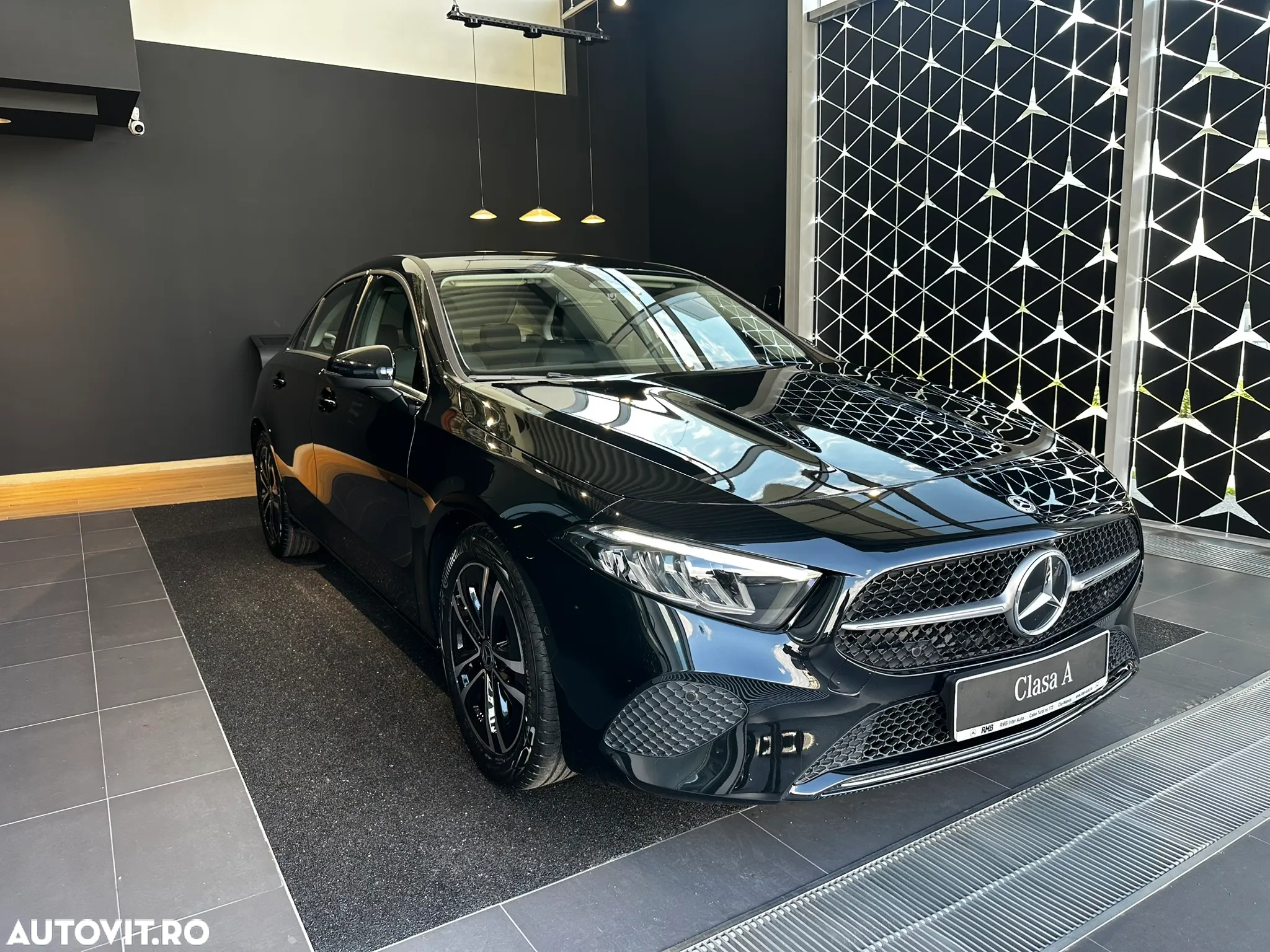 Mercedes-Benz A 180 MHEV 7G-DCT Sedan - 2