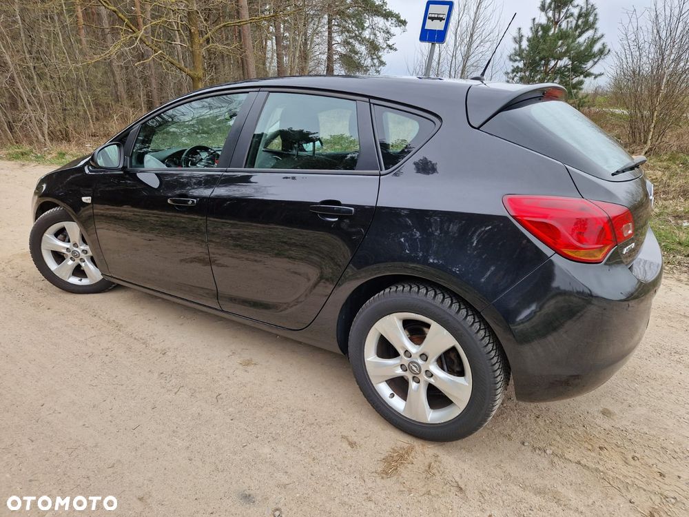 Opel Astra 1.7 CDTI DPF Cosmo - 9