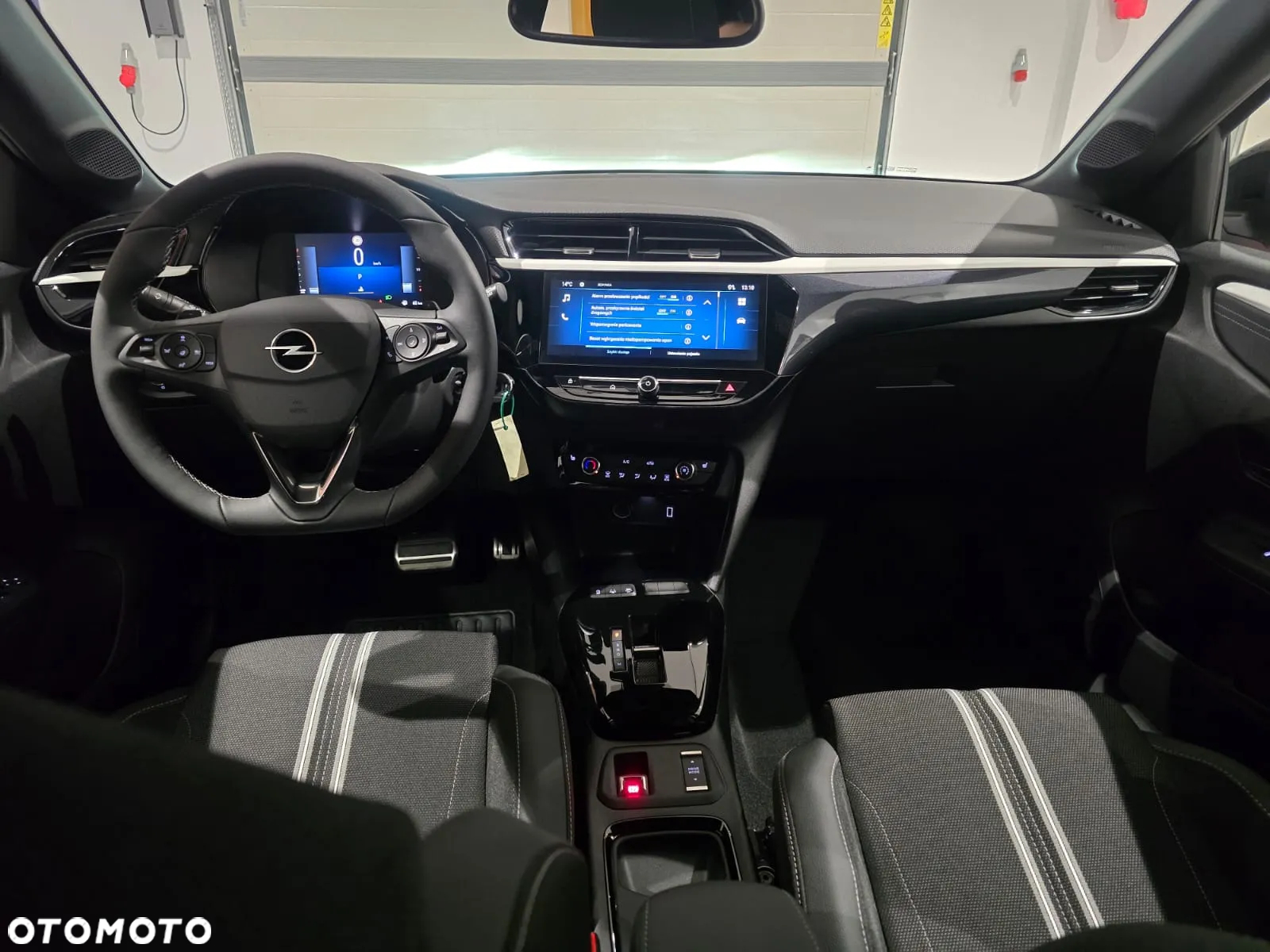 Opel Corsa 1.2 GS S&S - 11