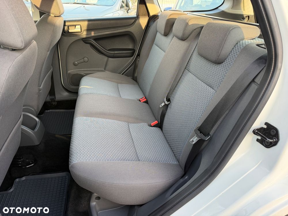 Ford Focus 1.4 Ambiente - 27