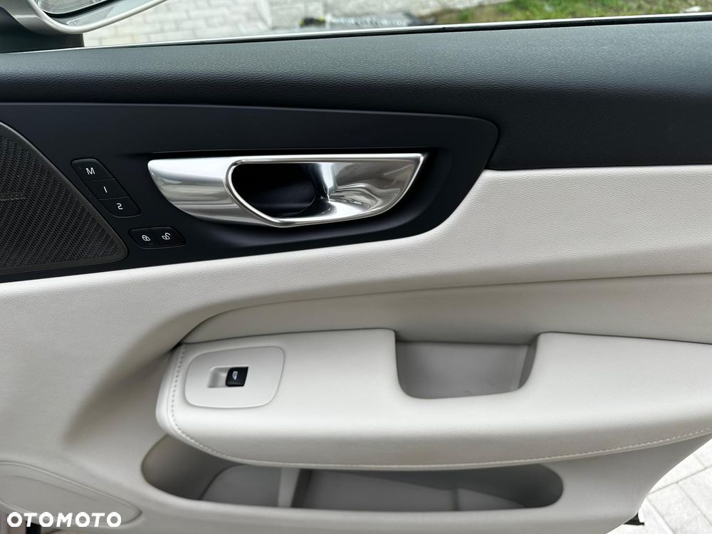 Volvo XC 60 B5 B AWD Plus Bright - 7