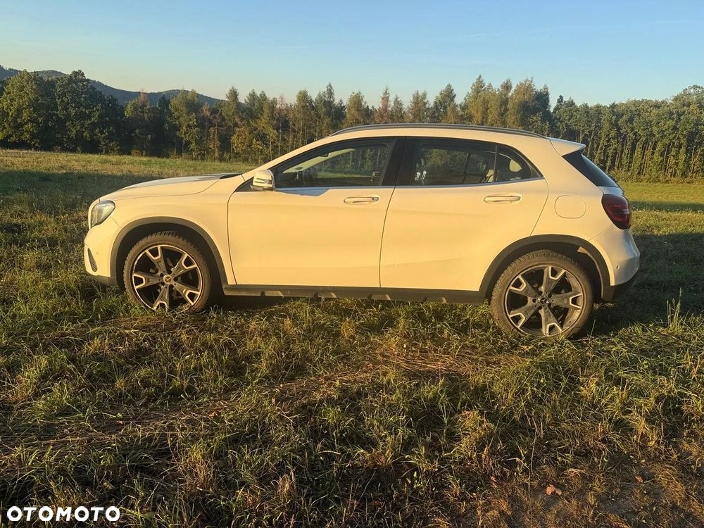 Mercedes-Benz GLA 200 Urban - 6