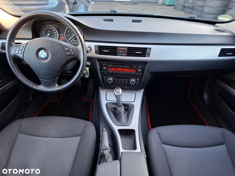 BMW Seria 3 318i Edition Exclusive - 9
