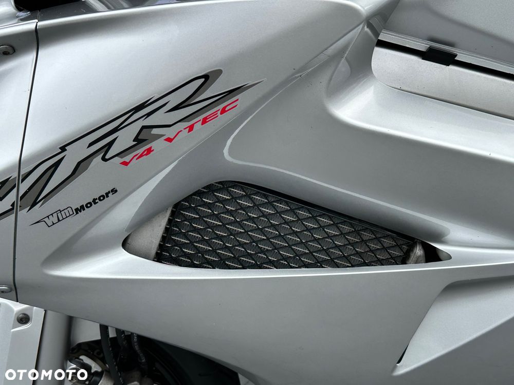 Honda VFR - 34