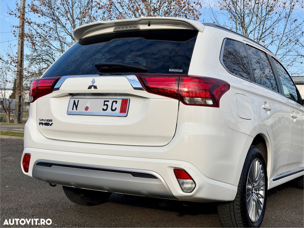 Mitsubishi Outlander 2.4 4WD Plug-In Hybrid - 27