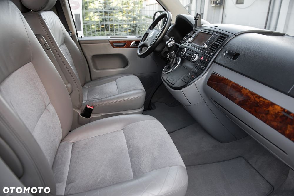 Volkswagen Multivan - 26