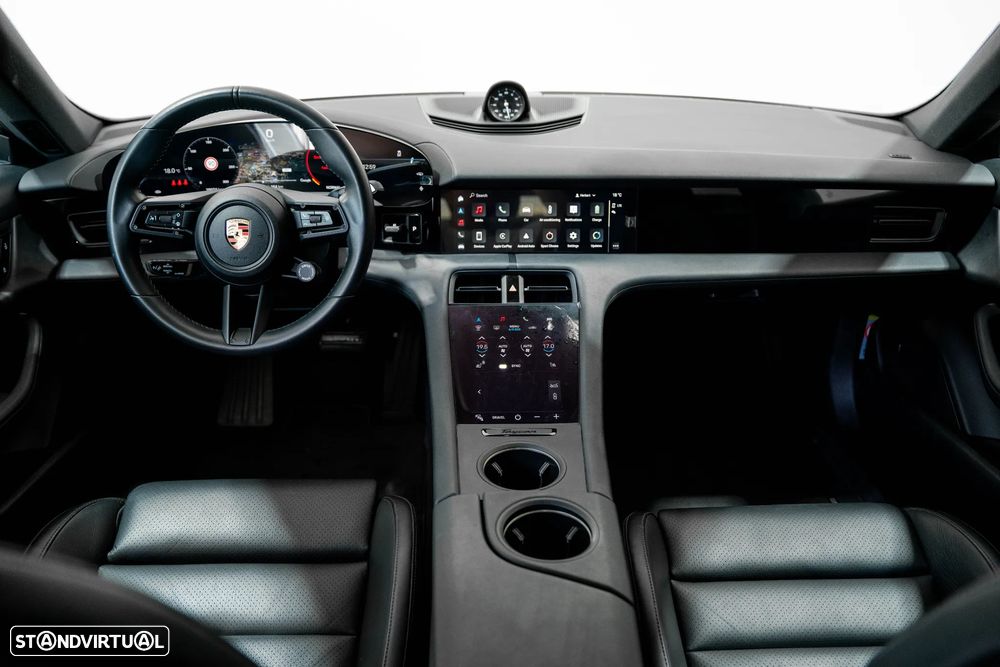 Porsche Taycan Cross Turismo 4 - 21