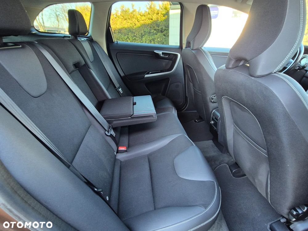 Volvo XC 60 2.4D AWD Momentum - 31