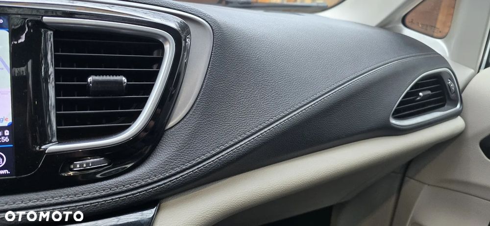 Chrysler Pacifica - 29