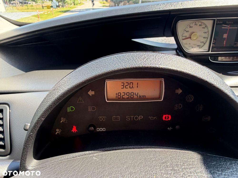 Peugeot 807 2.0 HDi Premium Grand Prix - 22