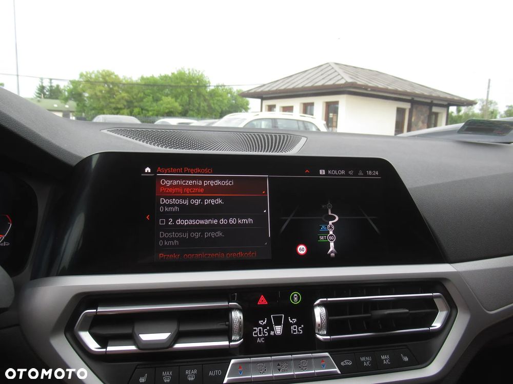 BMW Seria 3 330i xDrive - 25