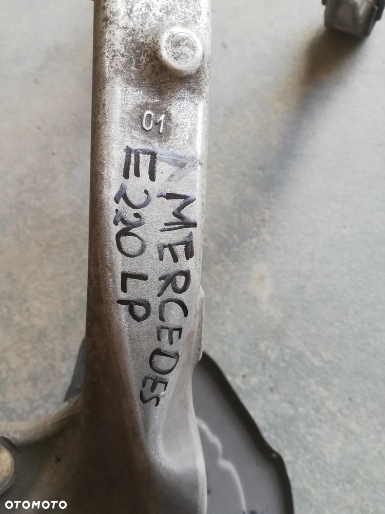 ZWROTNICA PRZOD PRZEDNIA PRAWA Lewa WAHACZ MERCEDES E 220 D W213 - 4