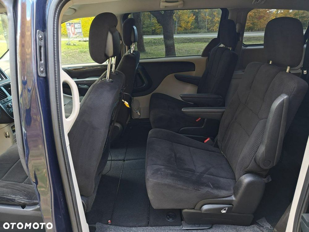 Dodge Grand Caravan - 12