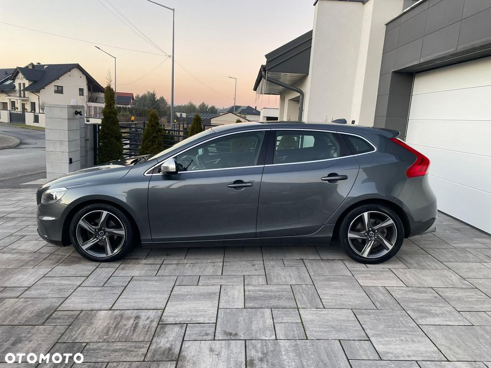 Volvo V40 D2 R Design - 36