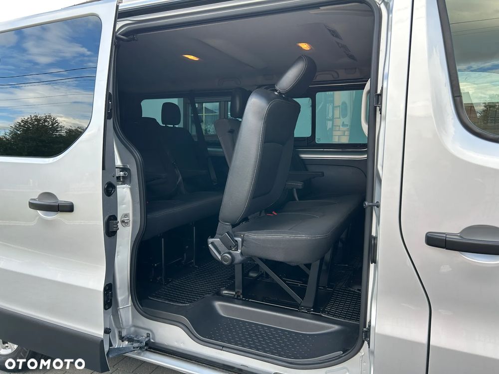 Renault Trafic Grand 2.0 dCi - 29