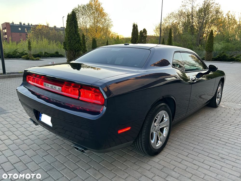Dodge Challenger 3.5 SE - 8