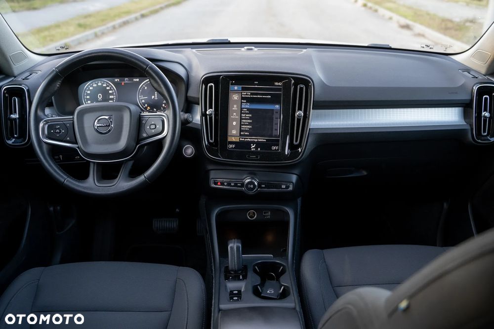 Volvo XC 40 D3 Momentum Pro - 23